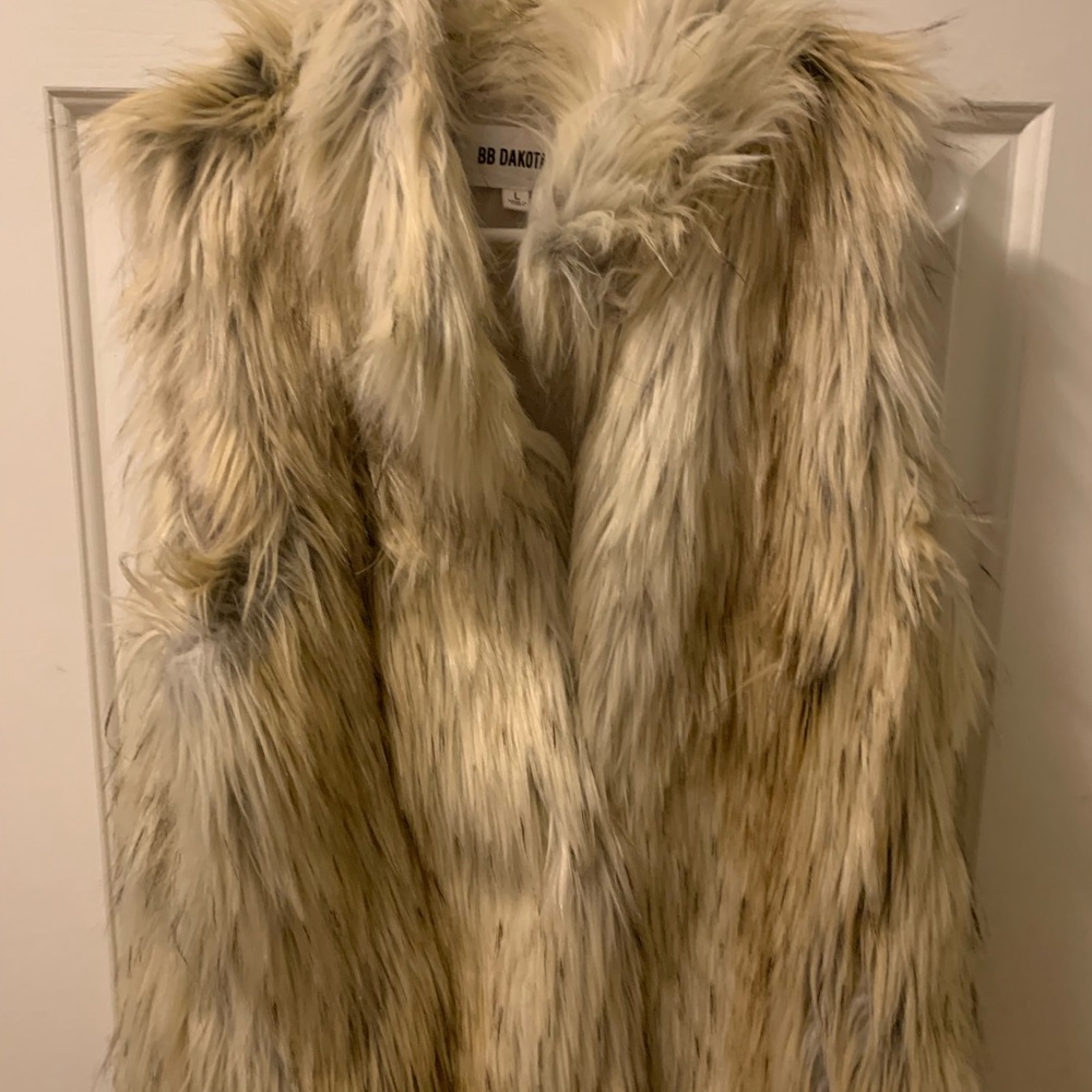BB DAKOTA FUR VEST, large